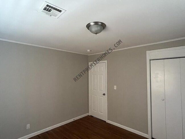 Photo - 1410 E 53rd St