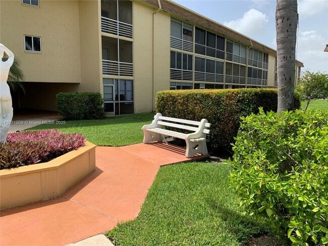 Photo - 600 Village Green Ct Unit 308