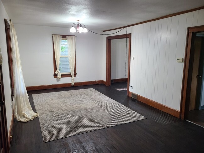 Building Photo - Poplar Rental
