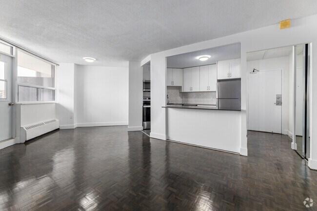 3BR, 1.5BA - 1,039SF - Living Room - 3122 Hurontario Street