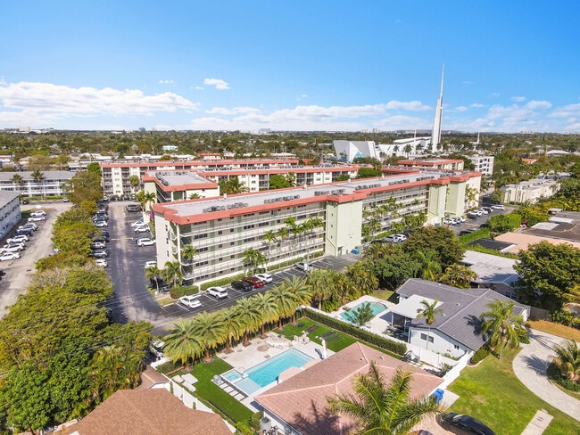 Building Photo - 5300 NE 24th Terrace Unit 525