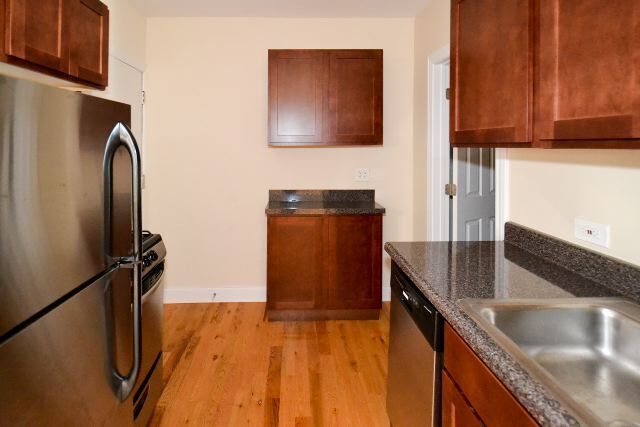 Photo - 838 W Cornelia Ave Unit 402