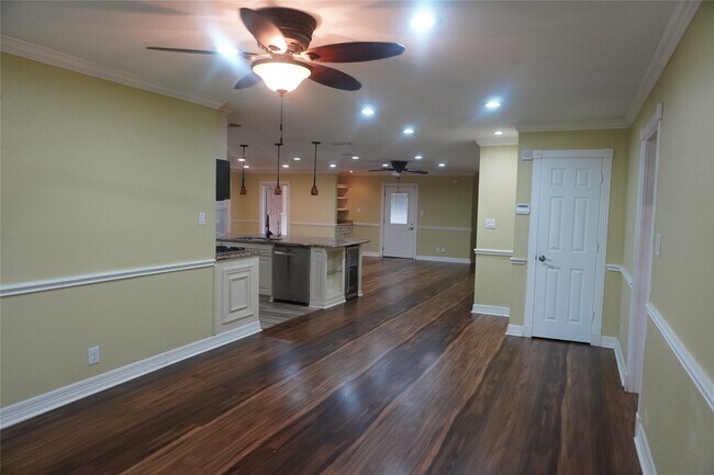 Photo - 7506 Dearborn St