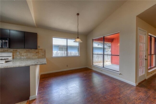 Photo - 612 Brookside Pass