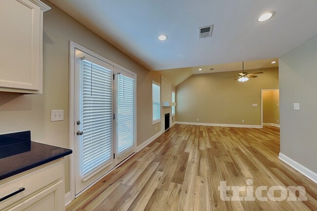 Photo - 1063 Spicer Dr