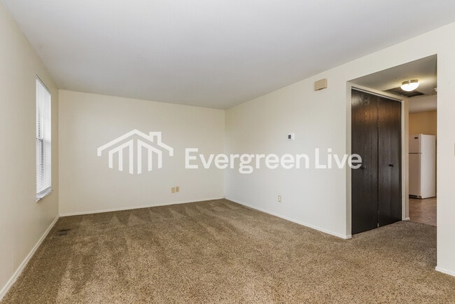 Photo - 7959 Mt Hood