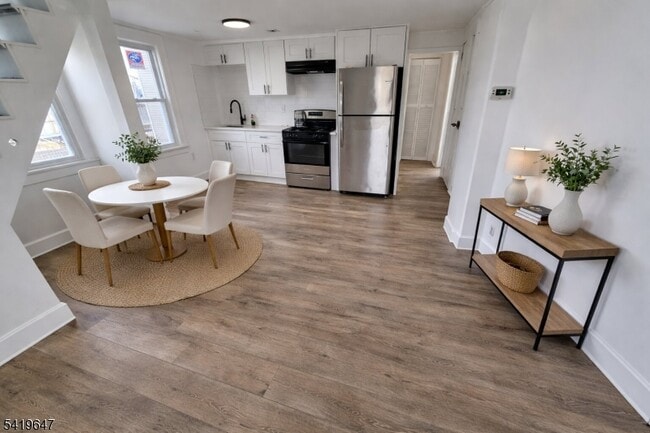 Building Photo - 611 New York Ave Unit 2