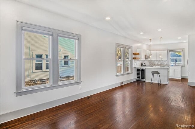 Photo - 565 W Saratoga St