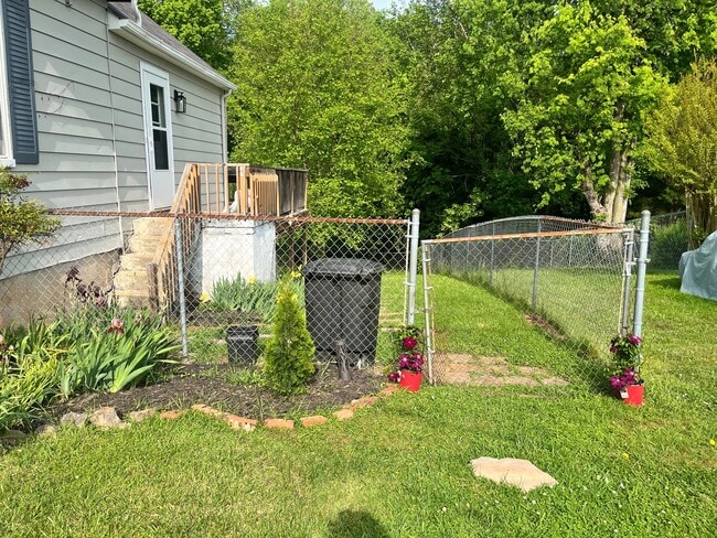 Photo - 160 Locust Ln