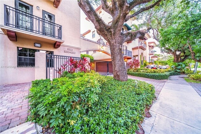 Photo - 2829 Coconut Ave