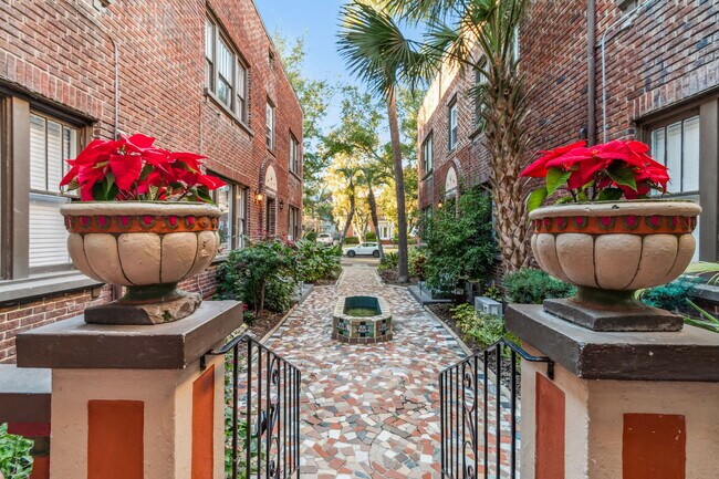 2738 Riverside