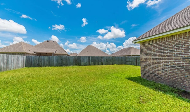 Building Photo - 315 Hill Ridge Dr