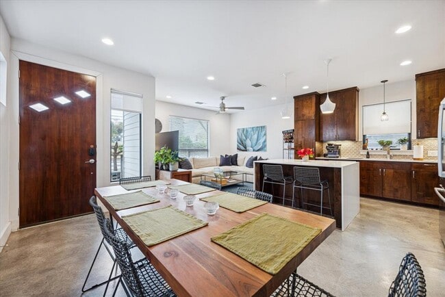 Photo - 1011 E 12th St