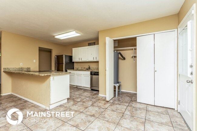 Photo - 7106 Flameleaf Pl