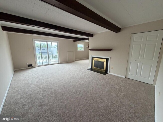 Photo - 17 Warren Lodge Ct