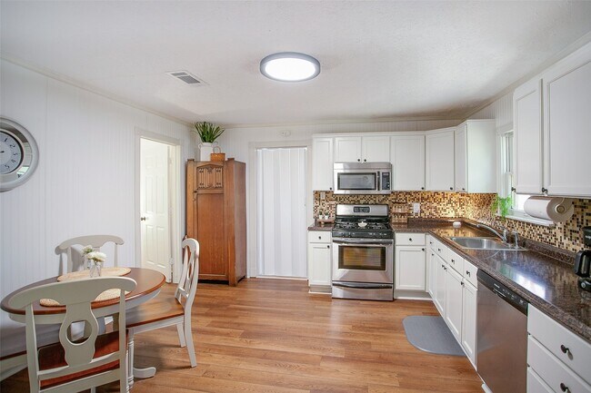 Photo - 212 E Yell St