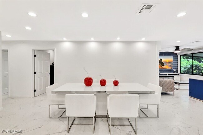 Photo - 1930 Oakes Blvd