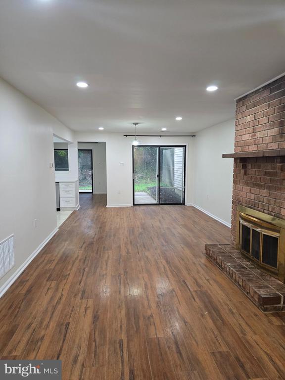 56 Lafayette Ln