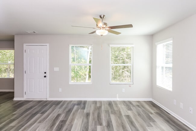 Photo - 395 Cassidy Trail