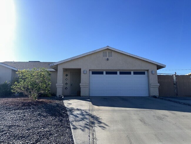 Unfurnished Pool Home - Unfurnished Pool Home