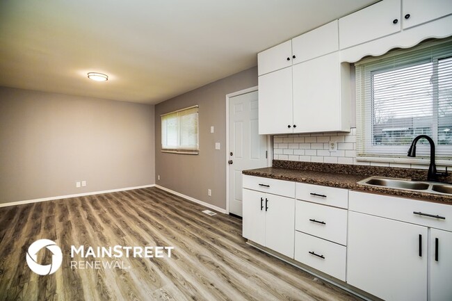 Photo - 608 Palace Ln