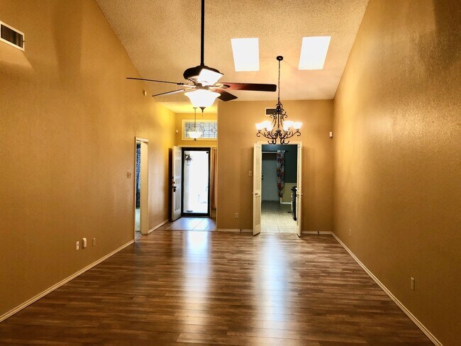 Photo - 5113 56th St