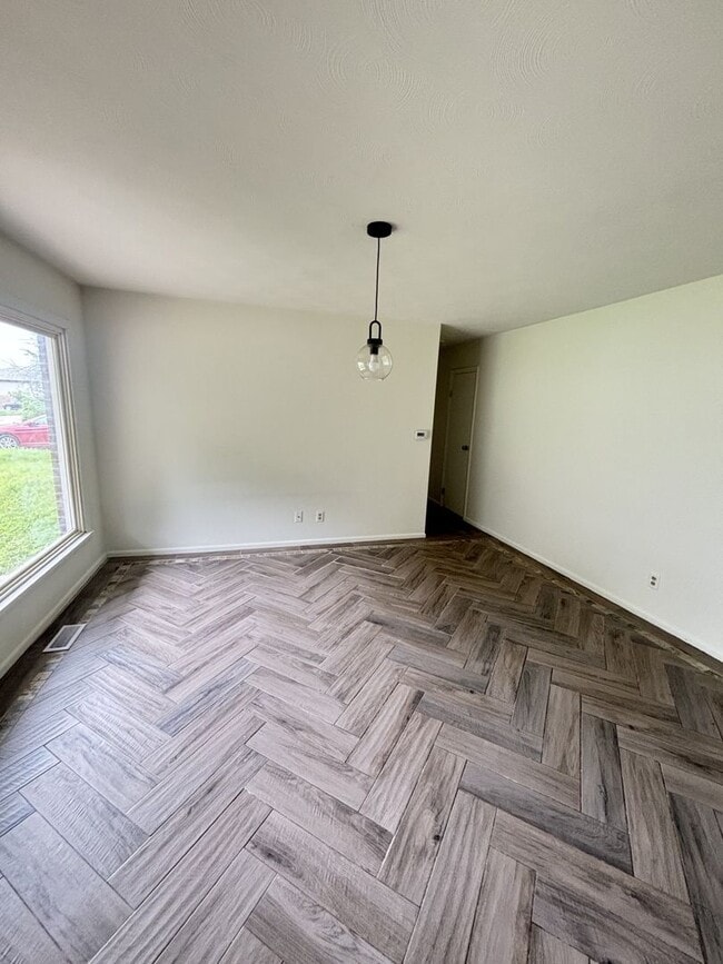 2309 Rainbow View