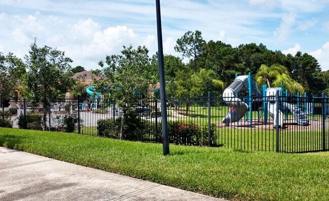 Photo - Oviedo 4 Bed 2 Bath Pool Home in Live Oak - Oviedo