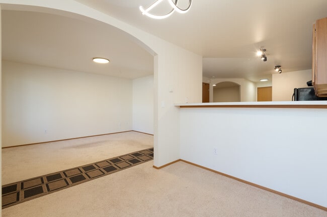 Photo - 2732 Hidden Springs Loop SE