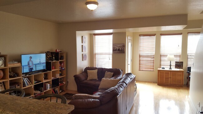Photo - 3712 Markinch Way