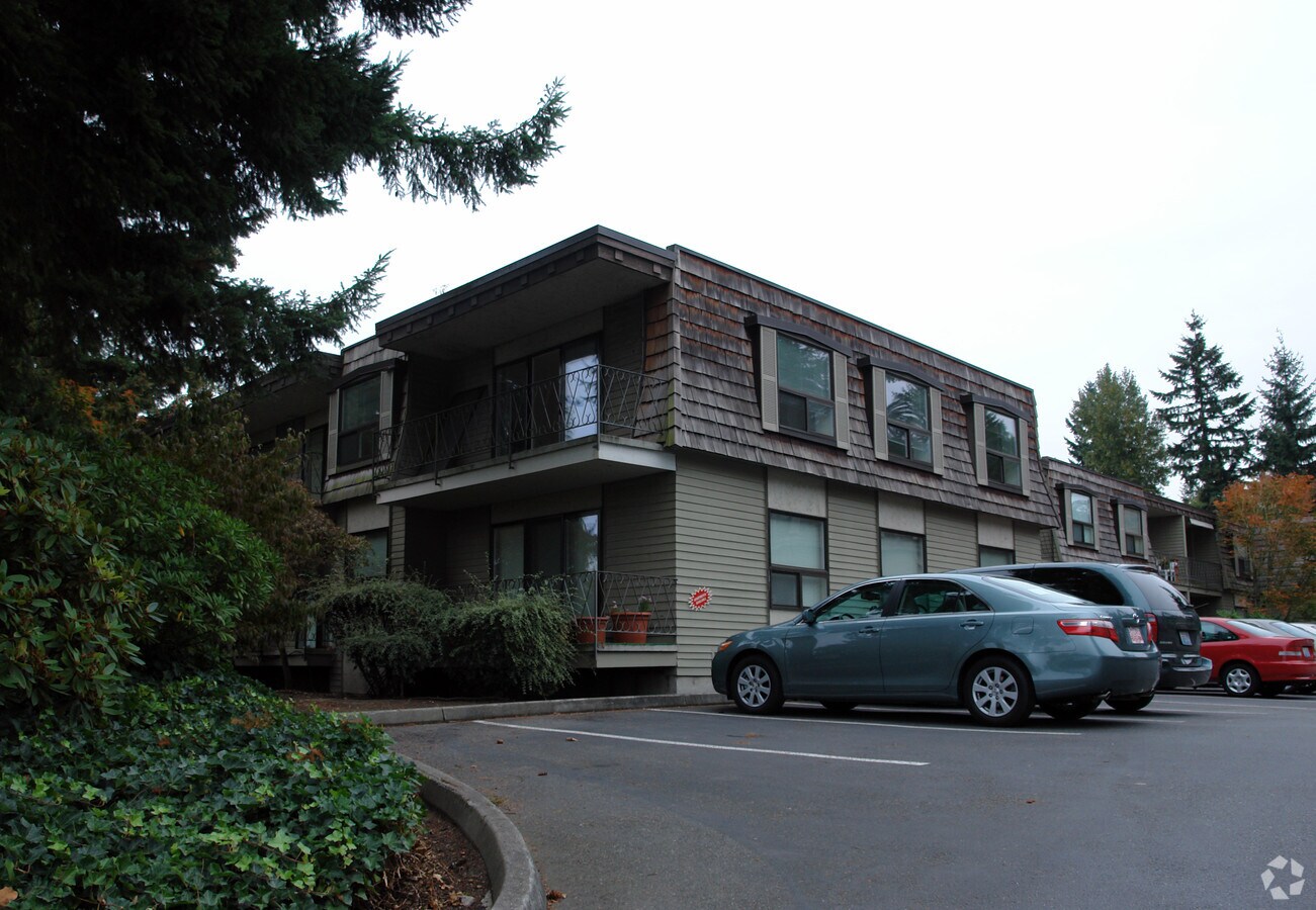 Wellington Square - Wellington Square Apartments