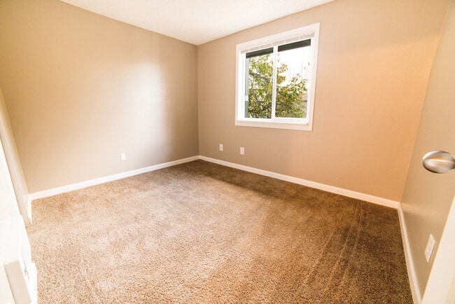 Photo - Lynmarie Apartments