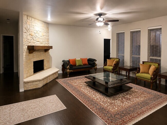 Photo - 1622 Lake Travis Dr