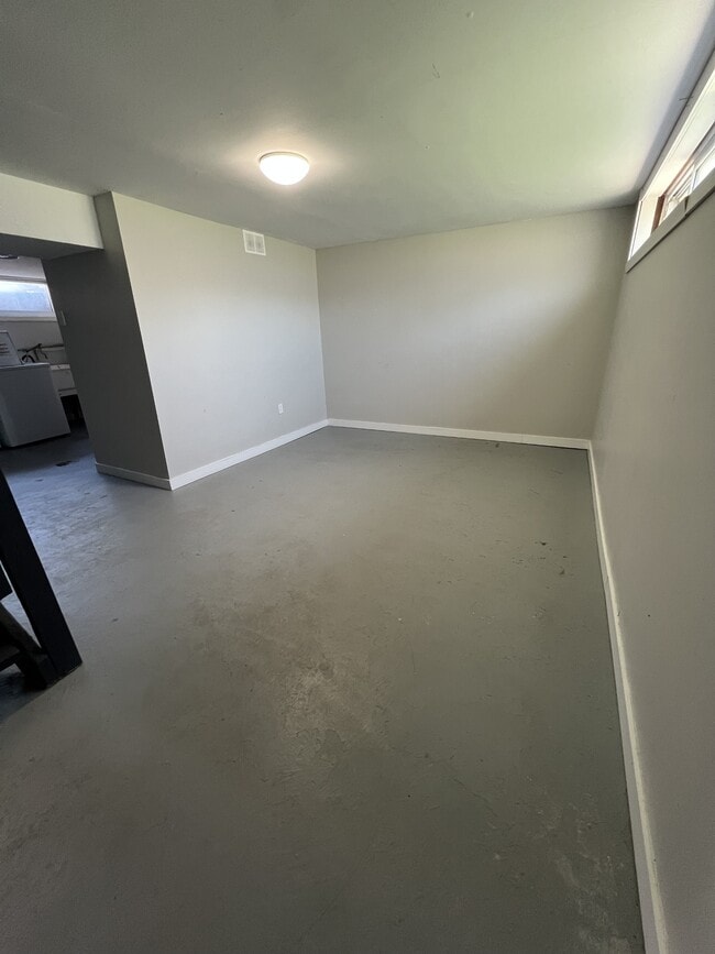 Building Photo - 505 Kathleen Ave