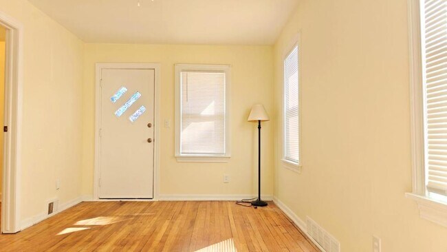 Photo - 36122 Booth St