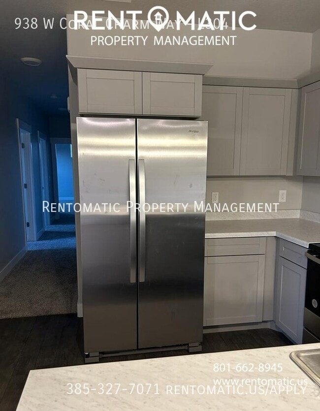 938 W Coral Charm Wy