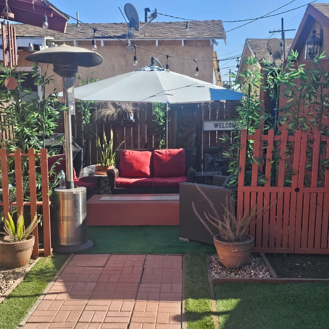 Building Photo - 1540 W 58th St