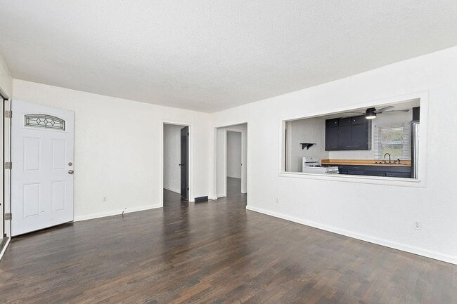 Photo - 5400 NE 49th St