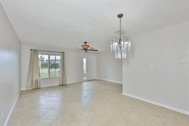 Photo - 207 Islip Way