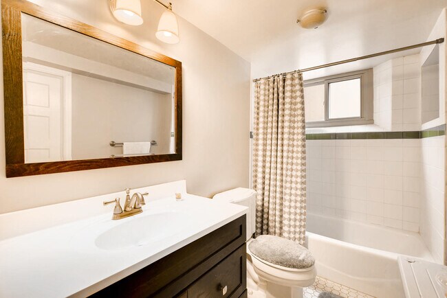 Photo - 950 S Clayton Way