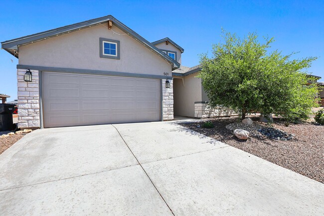 Photo - Beautiful 4 bedroom home with Solar Panels