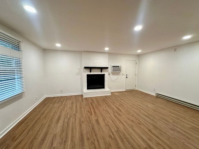 Photo - Location is Everything! Great West Side 2 bdmr/1 bth Available Now!