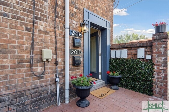 Building Photo - 20 W Duffy St Unit D Rental