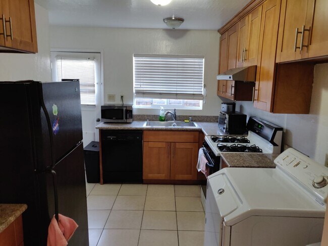 Photo - 621 N 4th St