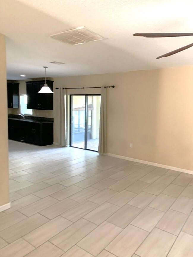 Photo - 2402 Okalani St