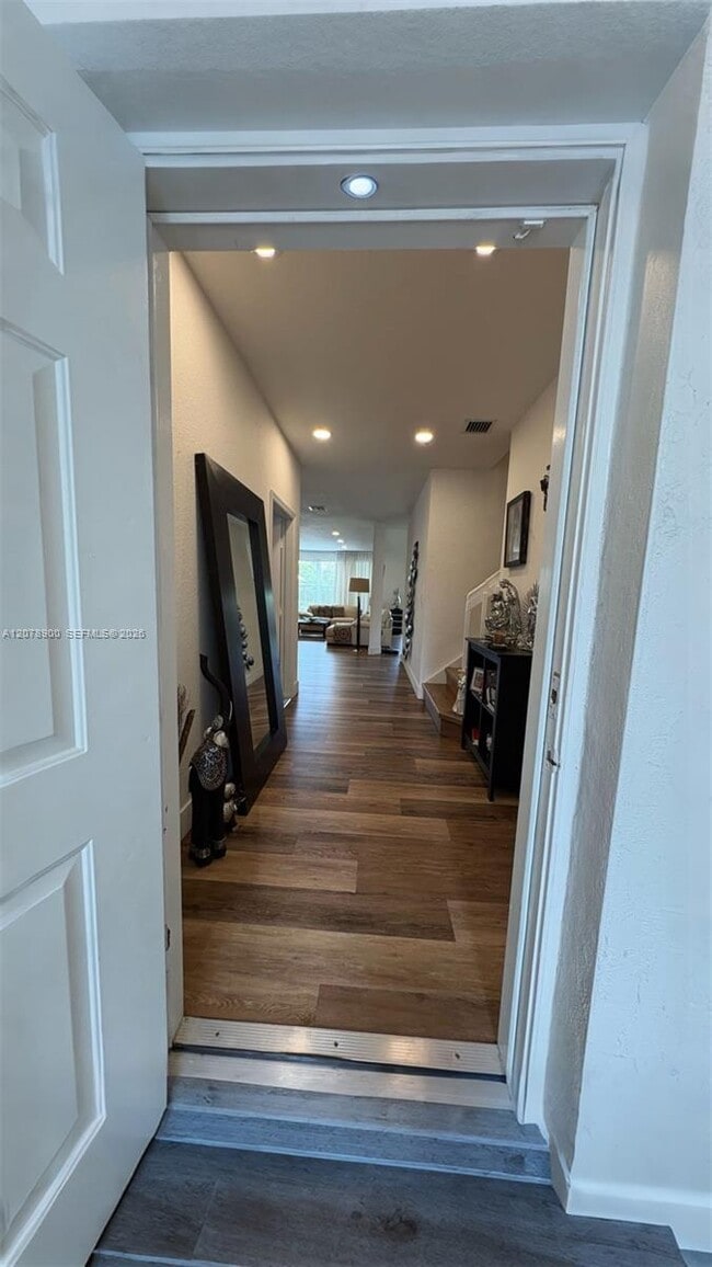 6691 NW 107 Ct