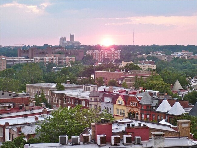 Building Photo - 1851 Columbia Rd NW Unit Apt 706
