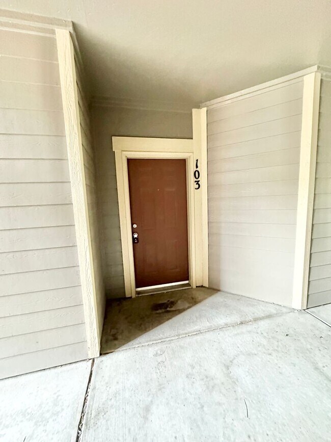 Photo - 2450 Windrow Dr