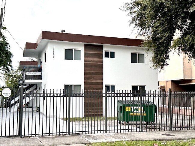 Photo - 1629 SW 3rd St Unit 5