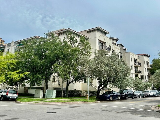 Building Photo - 1650 Galiano St Unit 307